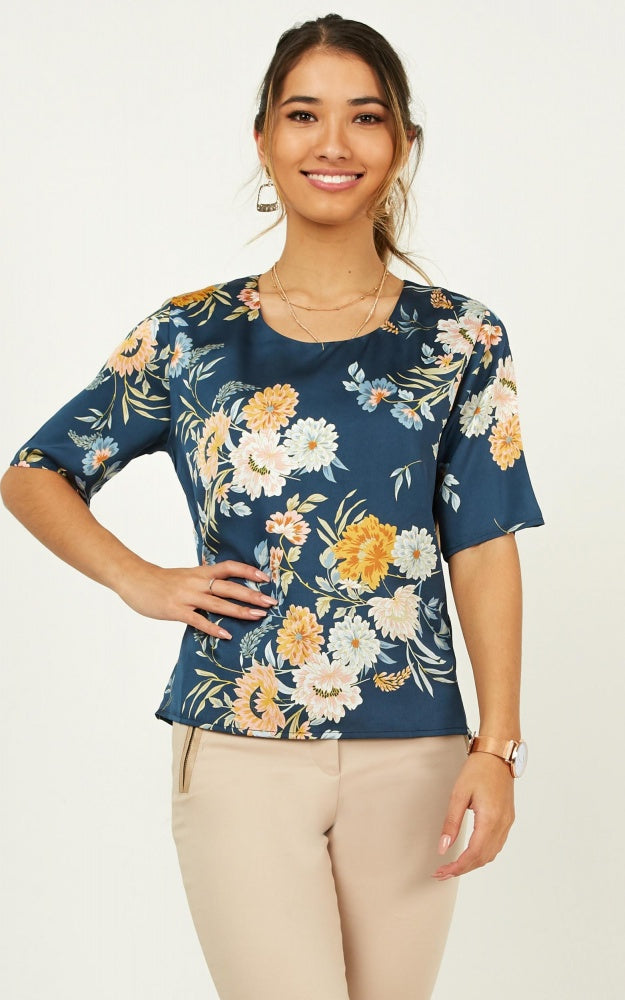 Guidance Top In Navy Floral