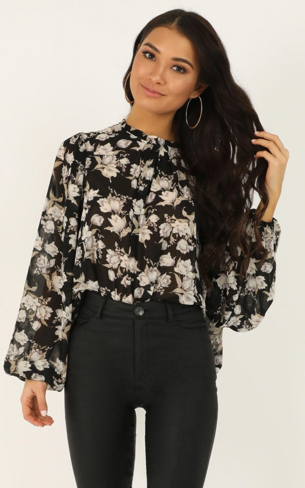 Iconic Girl Top In Black Floral